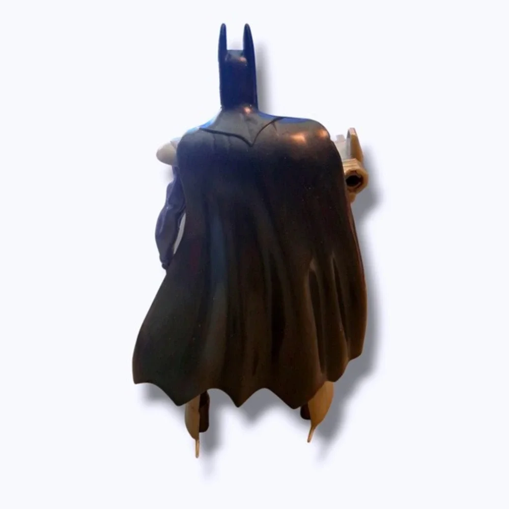 Vintage 1997 Kenner Batman‎ Action Figure with Cape Toy Collectible